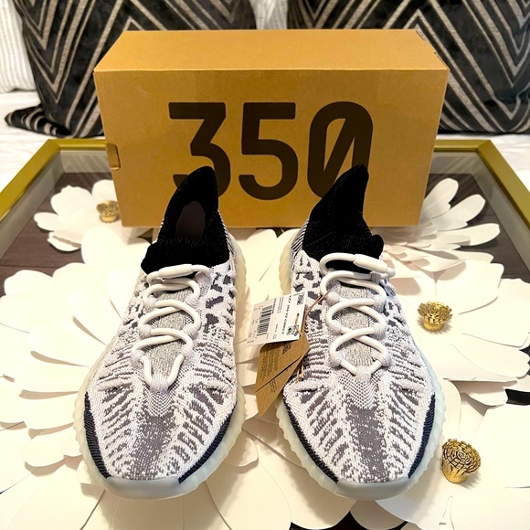 Yeezy Other - YEEZY 350 V2 COMPACT: Black/White - Size 8